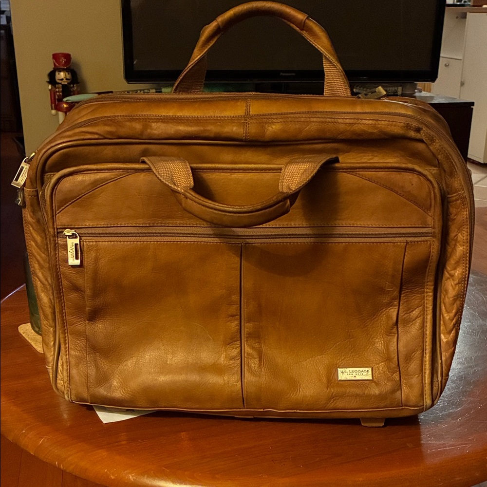 US Luggage Tan Leather Messenger Roller Briefcase